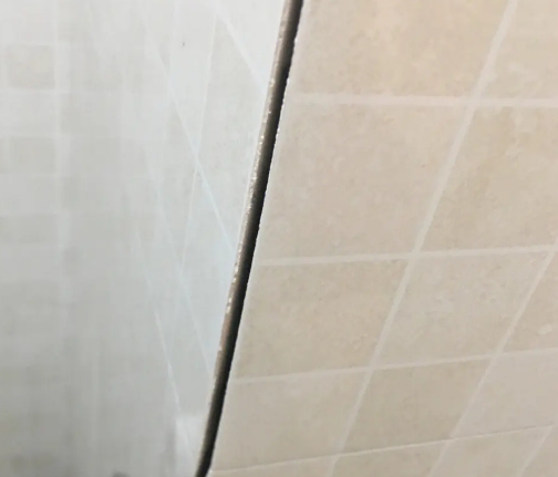 石阡瓷砖空鼓维修公司分享阳台瓷砖脱落的修复过程可以分为以下几个步骤