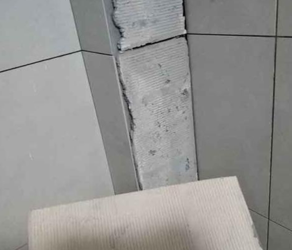石阡瓷砖空鼓维修公司分享下厨房瓷砖脱落的补救措施。